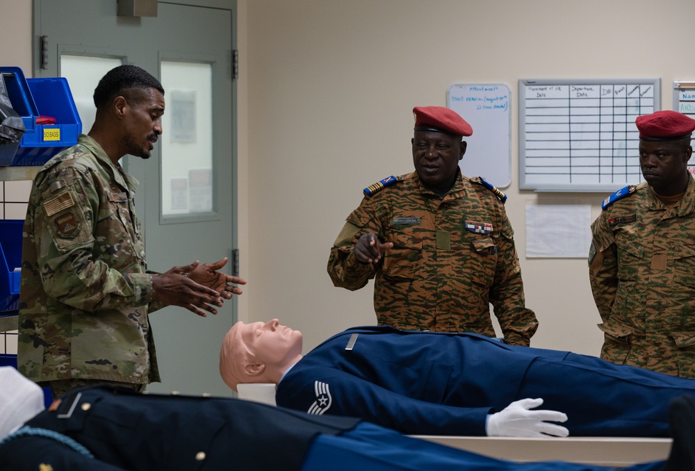 Sharing expertise: Burkina Faso military visit