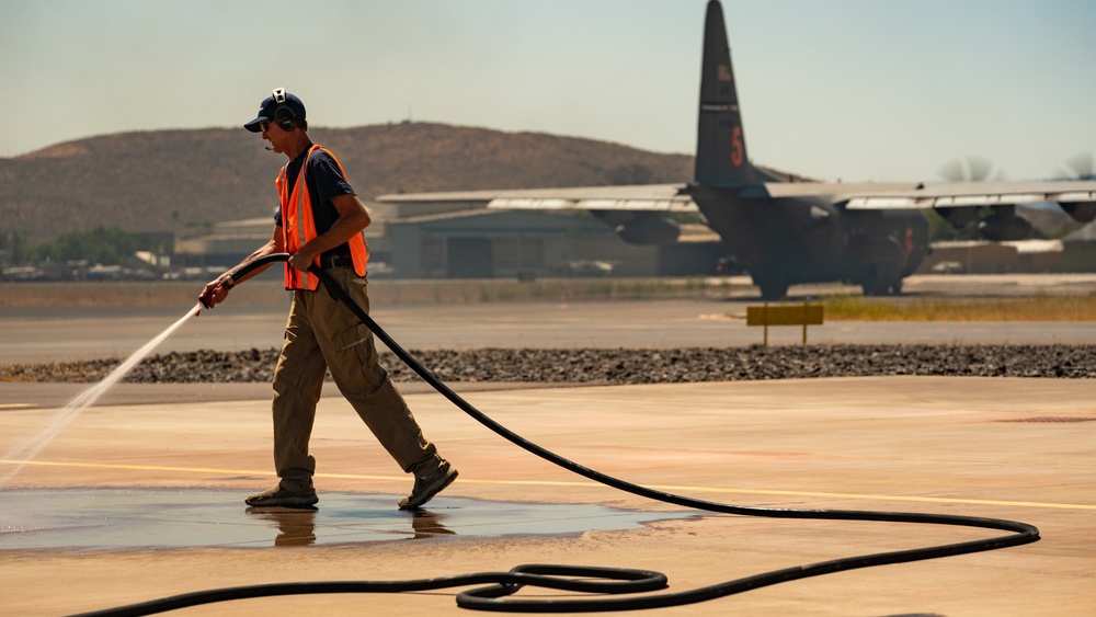 MAFFS personnel join wildfire suppression efforts against Wiley and Jerry Ridge Fires in Northwest United States