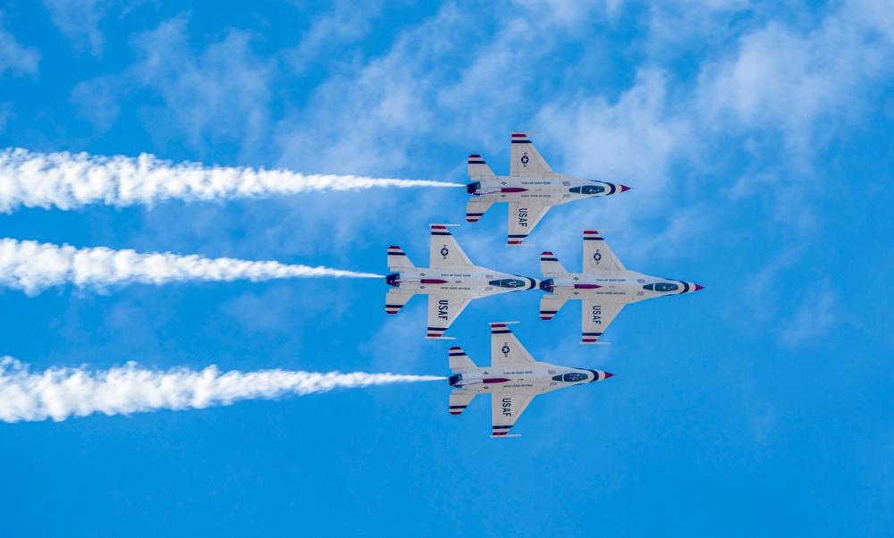 Thunderbirds headline Sioux Falls Air Show