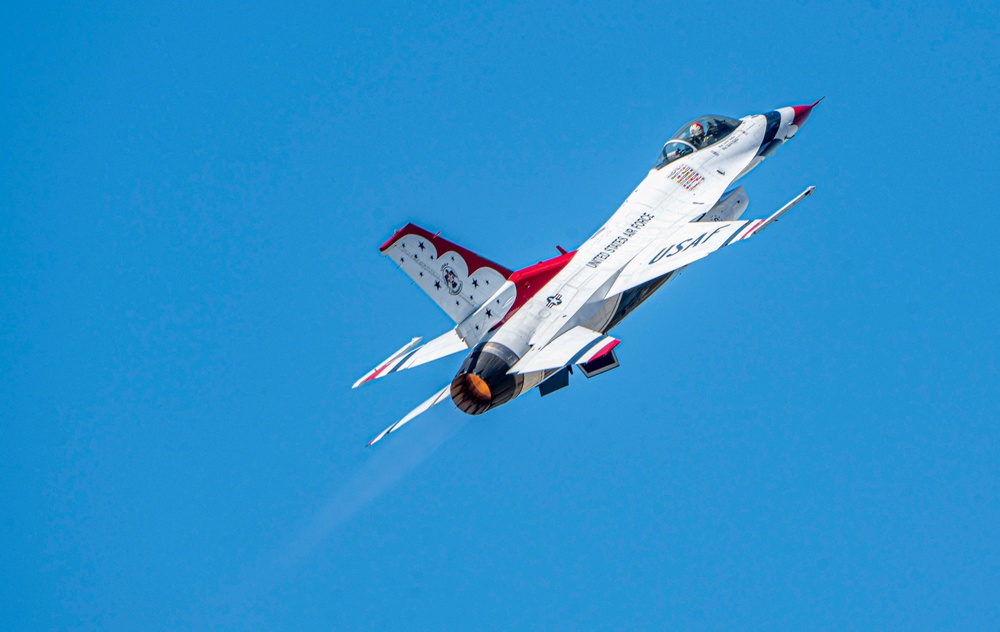 Thunderbirds headline Sioux Falls Air Show