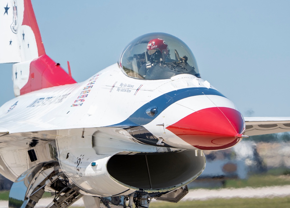 Thunderbirds headline Sioux Falls Air Show