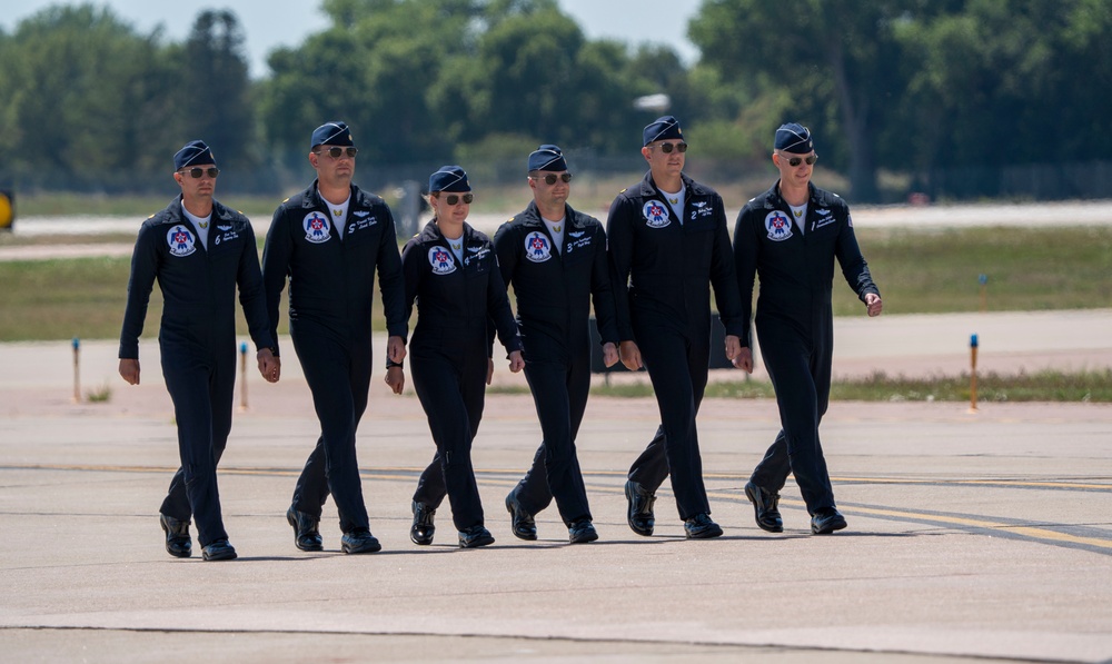 Thunderbirds headline Sioux Falls Air Show