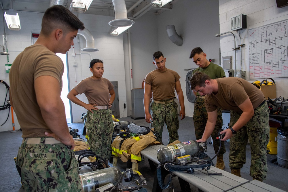 UH Midshipmen Firefighting Training