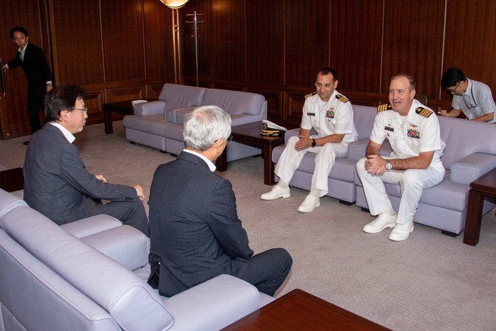 Ayase and Yamato Mayor Visit
