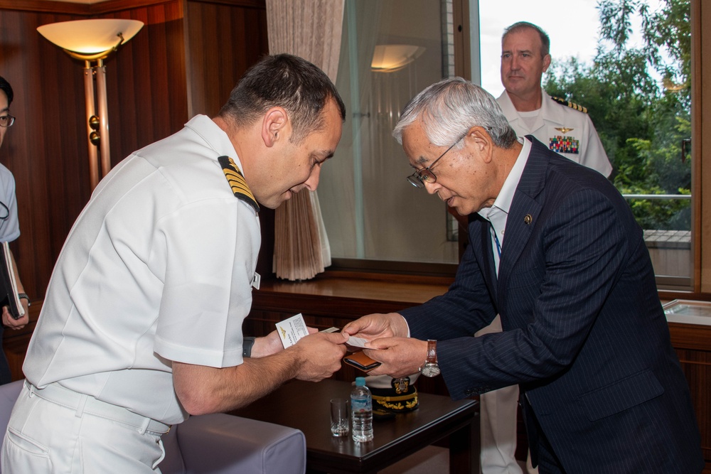 Ayase and Yamato Mayor Visit