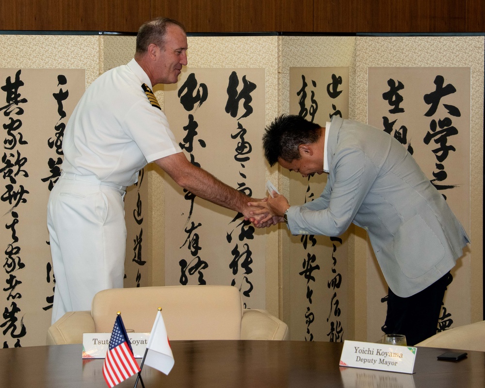 Ayase and Yamato Mayor Visit