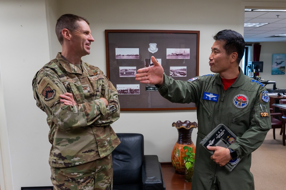 8th Fighter Wing and 38th Fighter group hold combined warfighter meeting