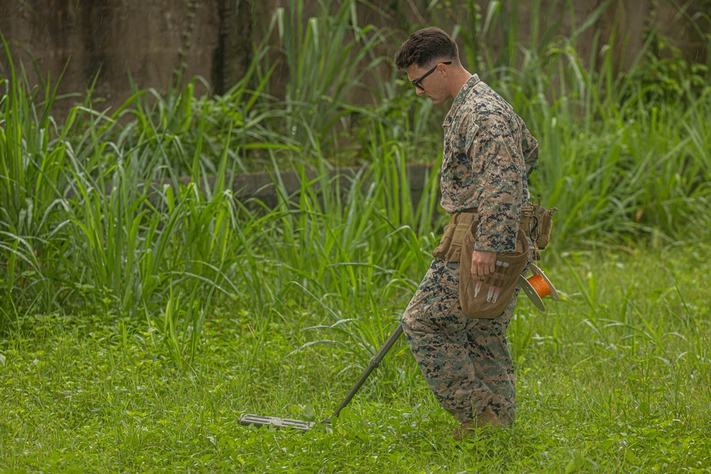 U.S. Marines with Explosive Ordnance Disposal Company, 9th Engineer Support Battalion and Philippine Army Explosive Ordnance Disposal Battalion, Army Support Command, participate in EOD simulations.