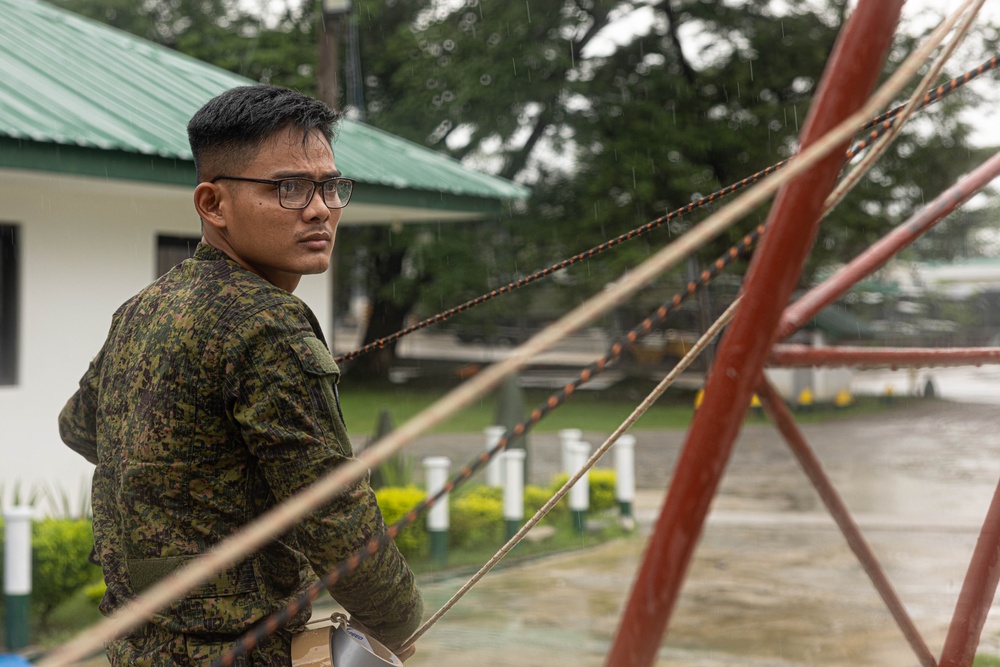 U.S. Marines with Explosive Ordnance Disposal Company, 9th Engineer Support Battalion and Philippine Army Explosive Ordnance Disposal Battalion, Army Support Command, participate in EOD simulations.