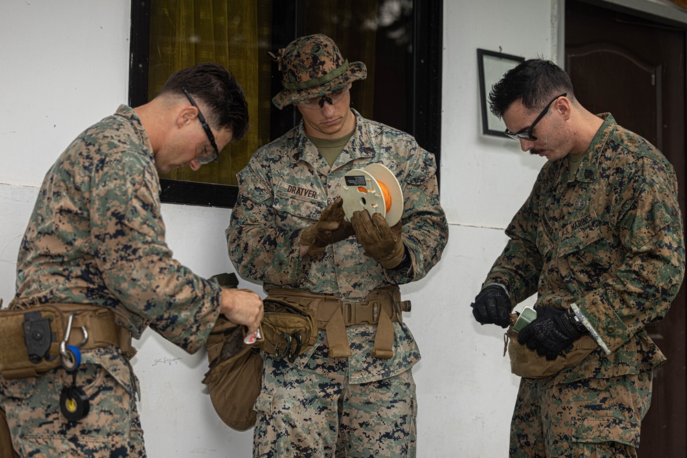 U.S. Marines with Explosive Ordnance Disposal Company, 9th Engineer Support Battalion and Philippine Army Explosive Ordnance Disposal Battalion, Army Support Command, participate in EOD simulations.