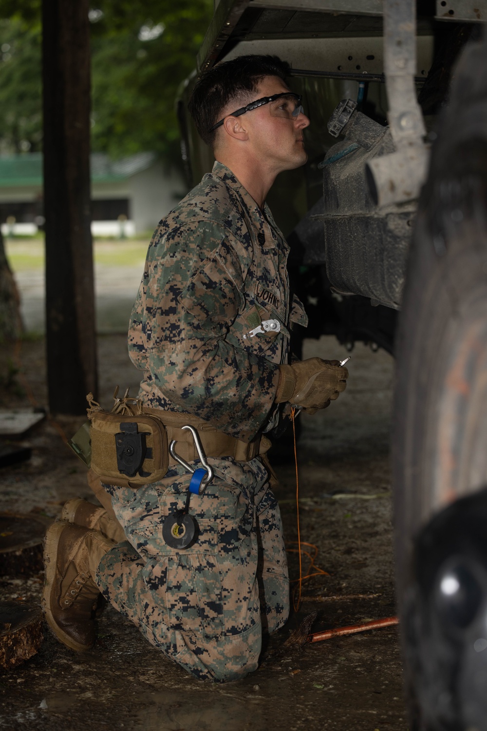 U.S. Marines with Explosive Ordnance Disposal Company, 9th Engineer Support Battalion and Philippine Army Explosive Ordnance Disposal Battalion, Army Support Command, participate in EOD simulations.