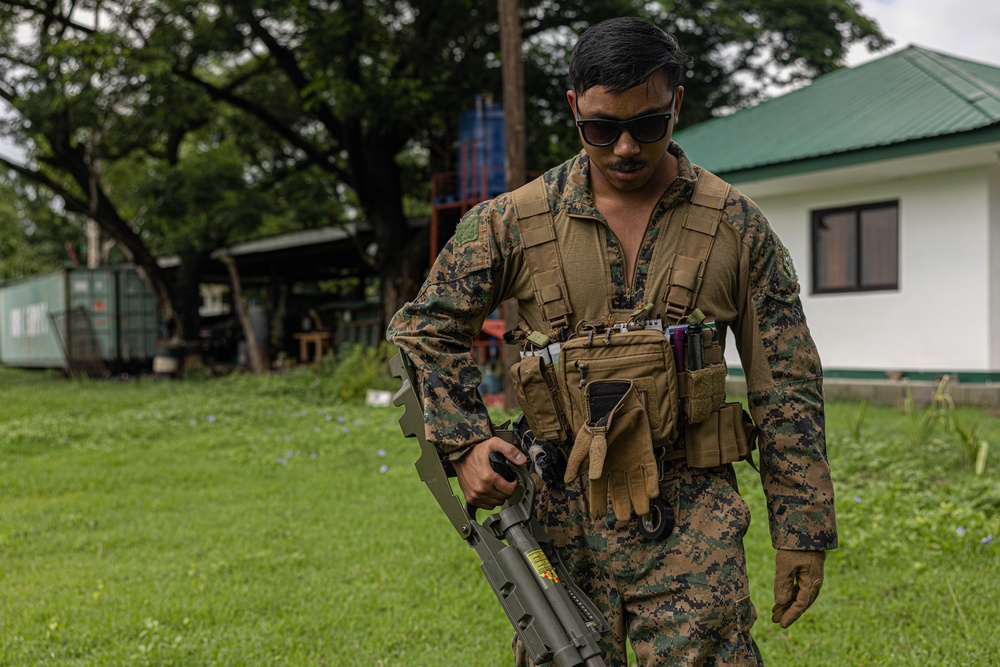 U.S. Marines with Explosive Ordnance Disposal Company, 9th Engineer Support Battalion and Philippine Army Explosive Ordnance Disposal Battalion, Army Support Command, participate in EOD simulations.