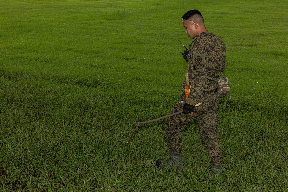 U.S. Marines with Explosive Ordnance Disposal Company, 9th Engineer Support Battalion and Philippine Army Explosive Ordnance Disposal Battalion, Army Support Command, participate in EOD simulations.