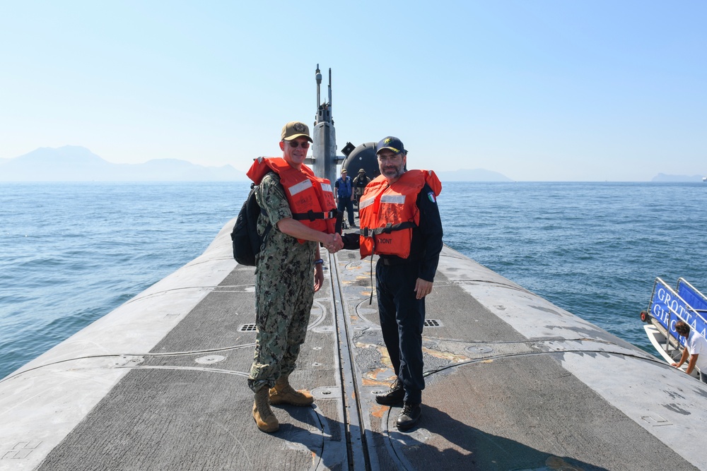 USS Florida (SSGN 728) Hosts Distinguished Visitors Tour in Bay of Naples