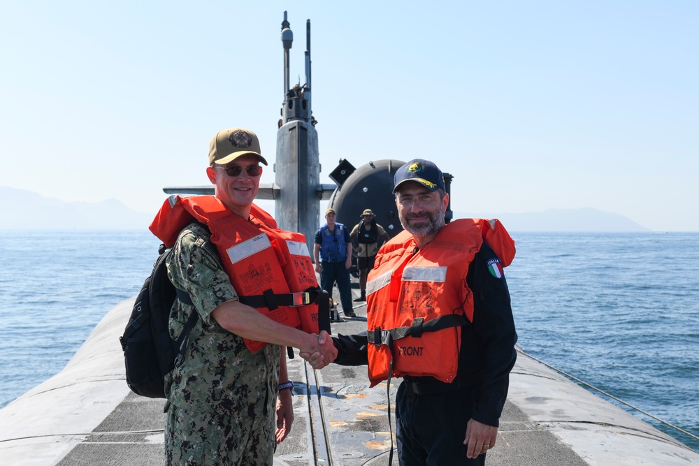 USS Florida (SSGN 728) Hosts Distinguished Visitors Tour in Bay of Naples