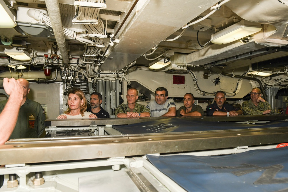 USS Florida (SSGN 728) Hosts Distinguished Visitors Tour in Bay of Naples