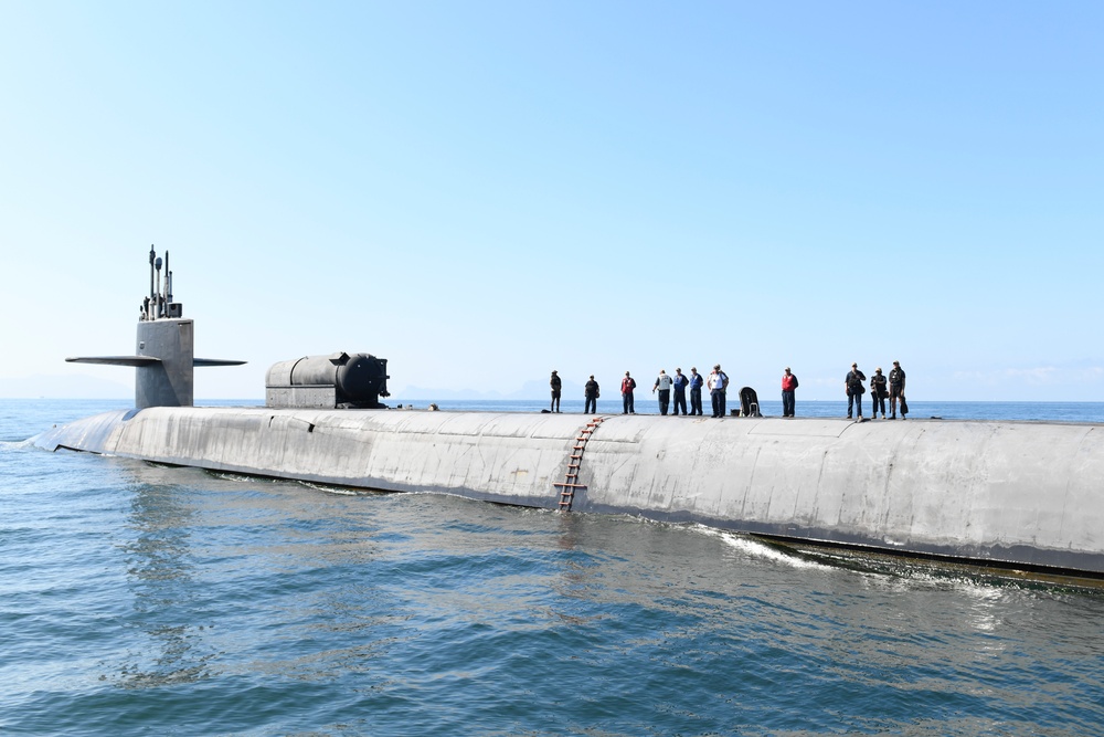 USS Florida (SSGN 728) Hosts Distinguished Visitors Tour in Bay of Naples