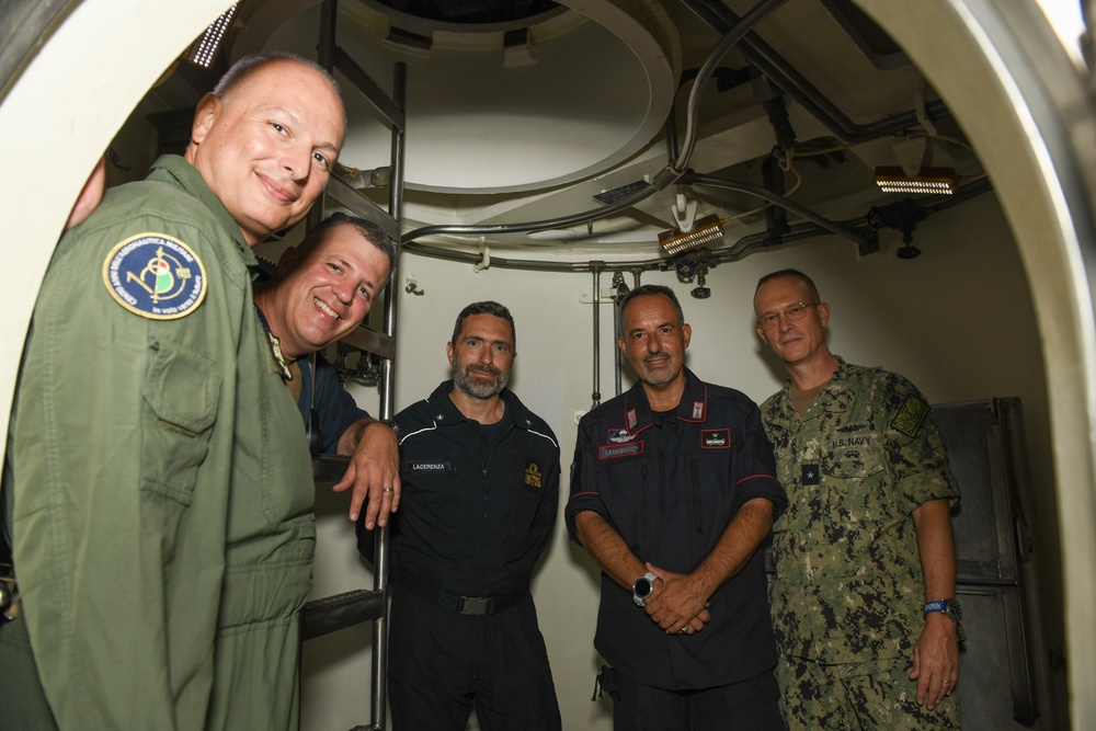 USS Florida (SSGN 728) Hosts Distinguished Visitors Tour in Bay of Naples