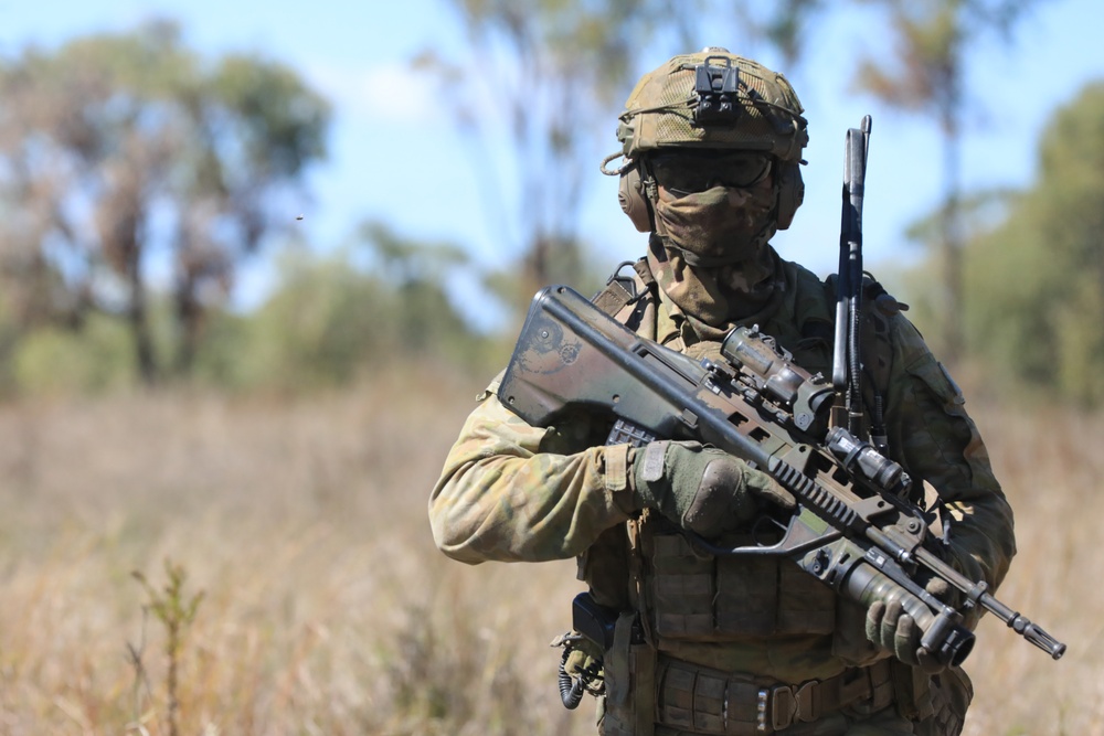 Australian Soldiers conduct air mobile ops in support of Battle Group Eagle's Armoured Battle Run