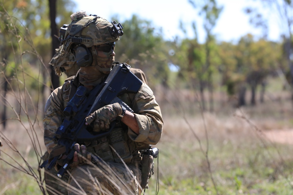 Australian Soldiers conduct air mobile ops in support of Battle Group Eagle's Armoured Battle Run