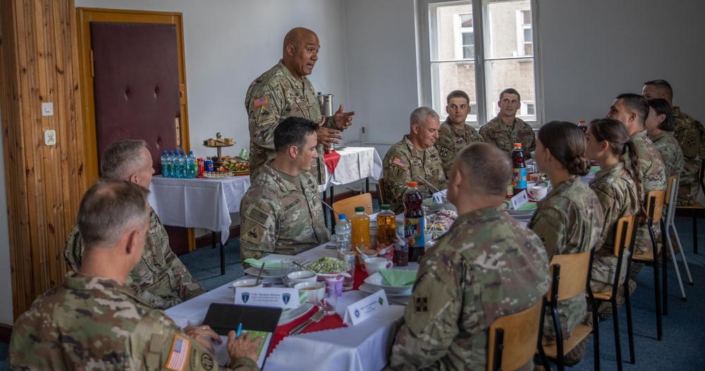 General Williams visits 4th Inf. Div. in Poland