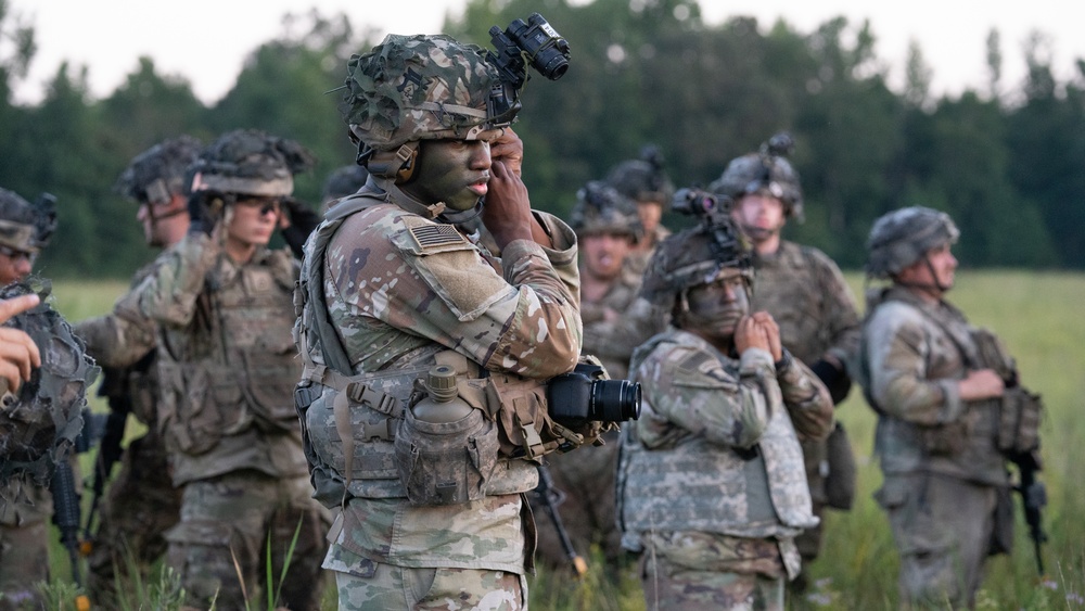 101st Airborne Division Air Assault Conducts Artillery Raid during OLE III