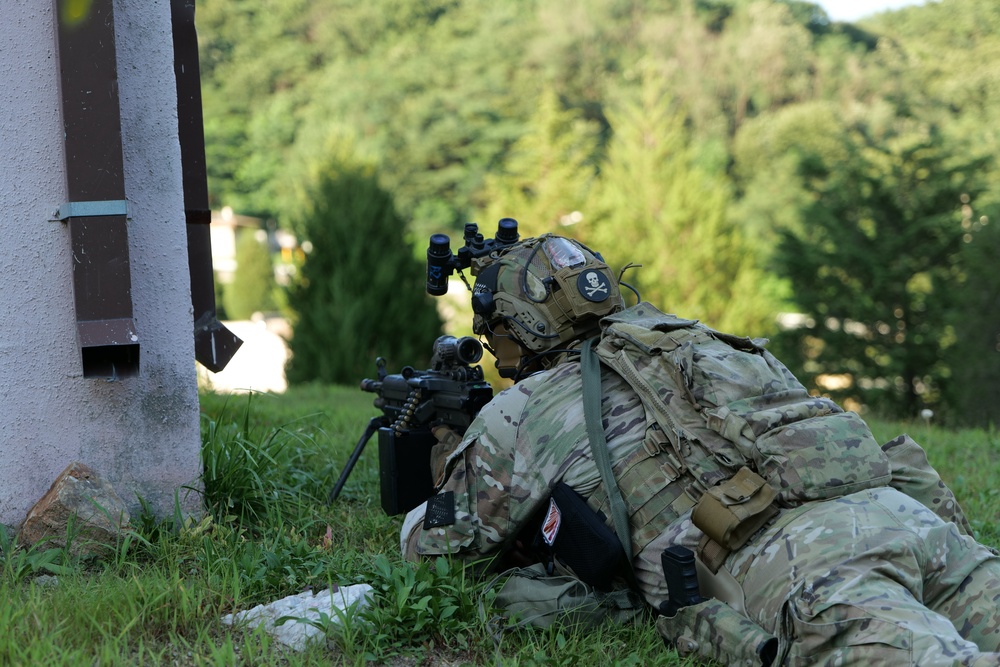 ROK and U.S. Special Operations Forces Train to Maintain Personnel Recovery Skills