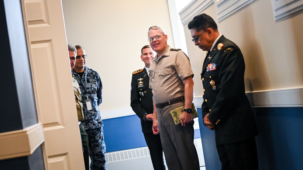 IADC staff and students celebrate Ecuador's Independence Day