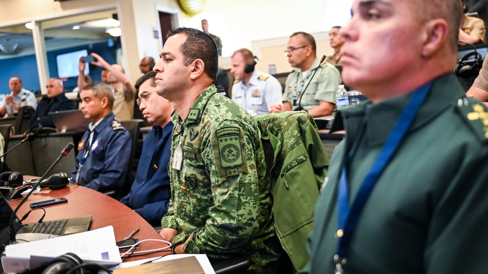 IADC staff and students celebrate Ecuador's Independence Day