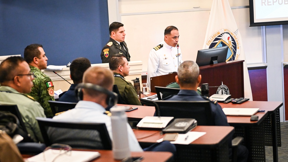 IADC staff and students celebrate Ecuador's Independence Day