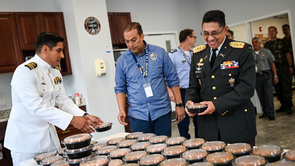 IADC staff and students celebrate Ecuador's Independence Day