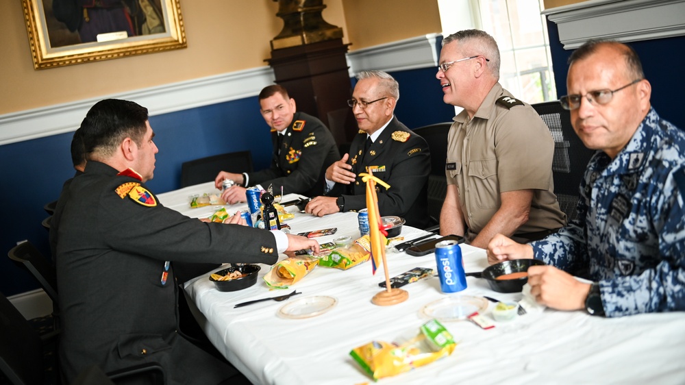 IADC staff and students celebrate Ecuador's Independence Day