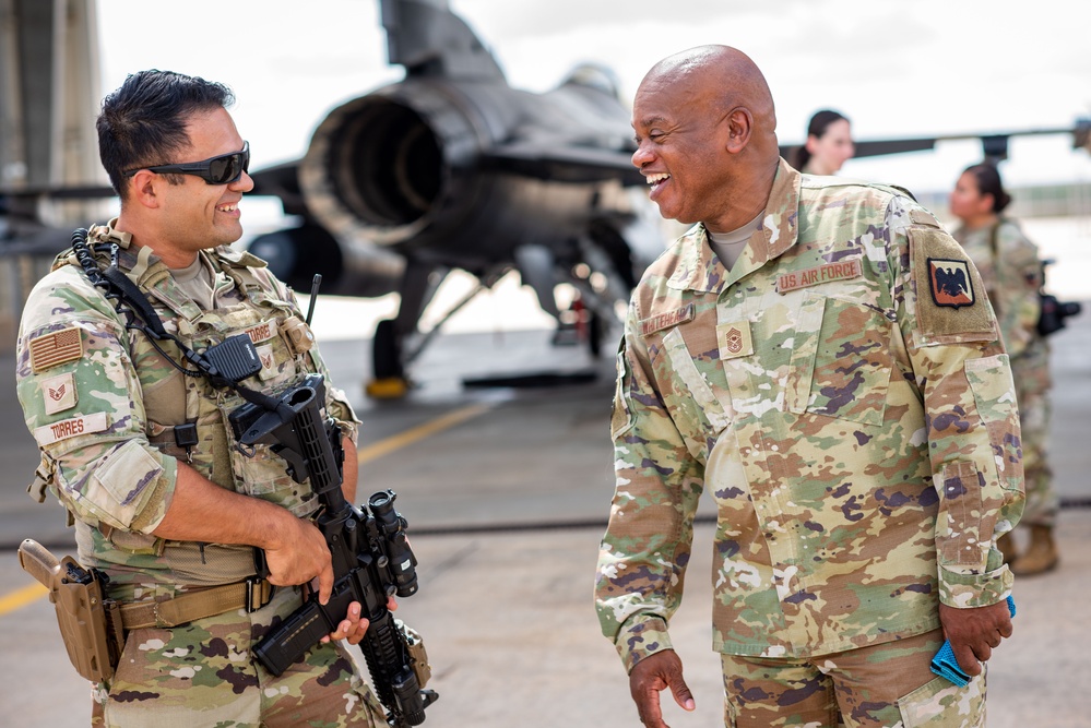 SEA Whitehead visits TX ANG Wing