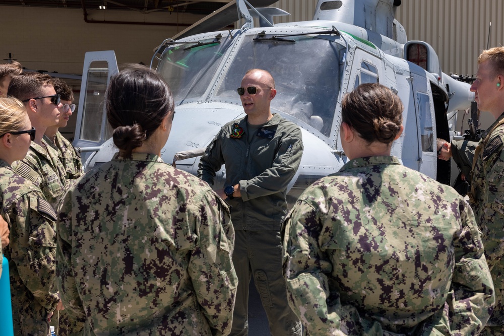 USNA Midshipmen visit HMLA-367