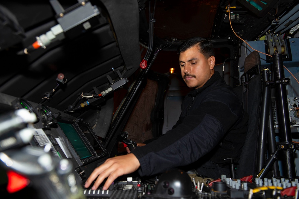 USS Carl Vinson (CVN 70) Sailors Perform Maintenance on Aircrafts in the Pacific Ocean