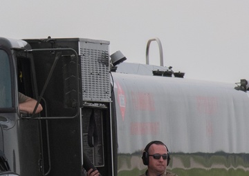 Hot refueling KC-135
