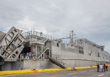 USNS Burlington Arrives in Almirante, Panama