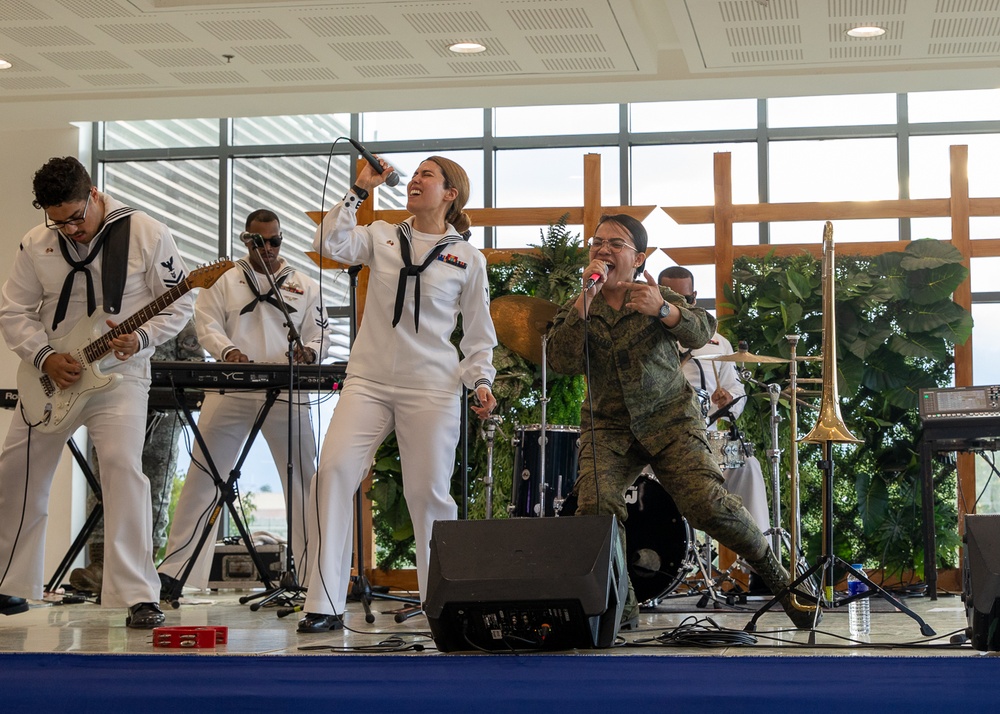 U.S. 7th Fleet Band and the Philippine Army and the Philippine Air Force Western Command Band perform together