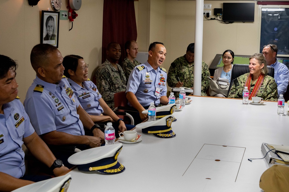 US 7th Fleet meets with leaders from the Philippines during engagements in Puerto Princesa