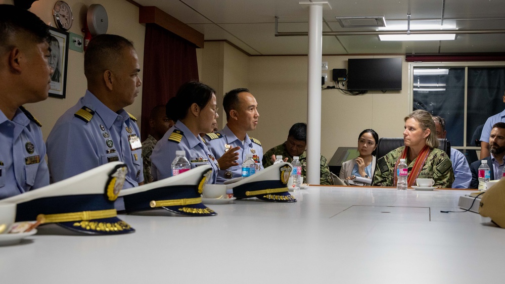 US 7th Fleet meets with leaders from the Philippines during engagements in Puerto Princesa