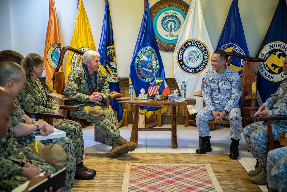 US 7th Fleet meets with leaders from the Philippines during engagements in Puerto Princesa