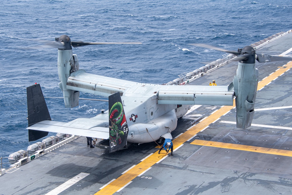 USS America Conducts Flight Operations During Humanitarian Assistance Operations