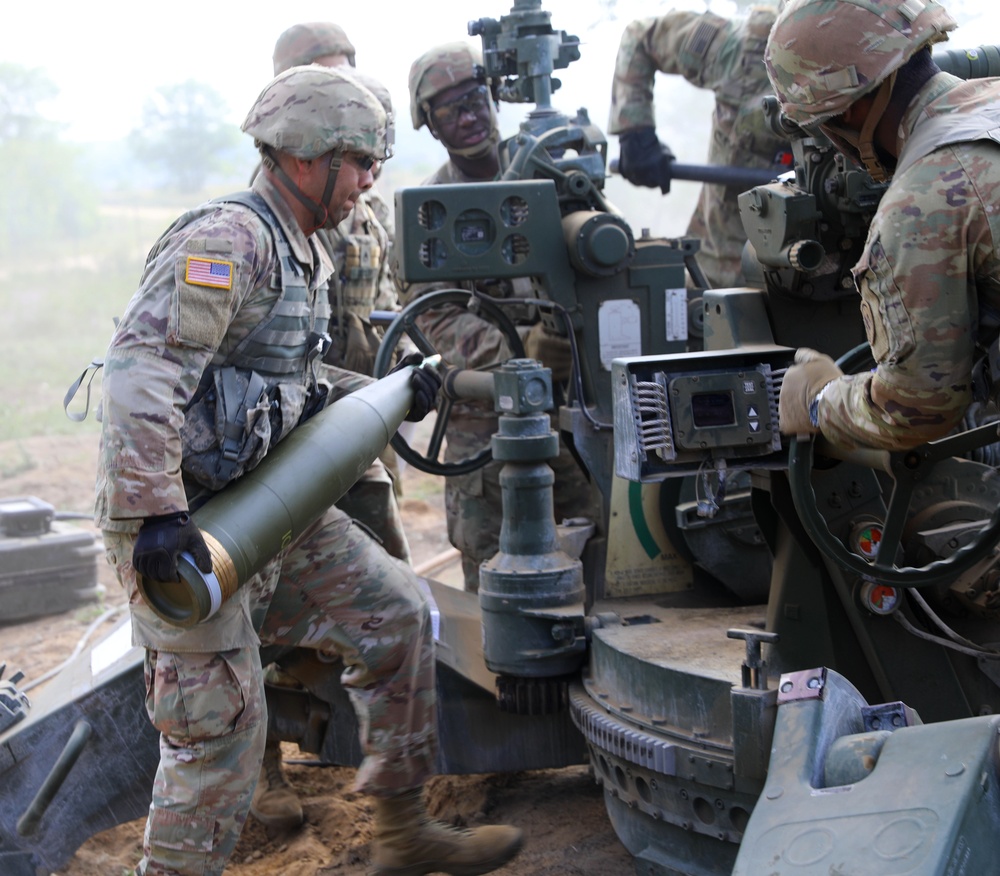 New York shoots Howitzers during Exercise Northern Strike 2023