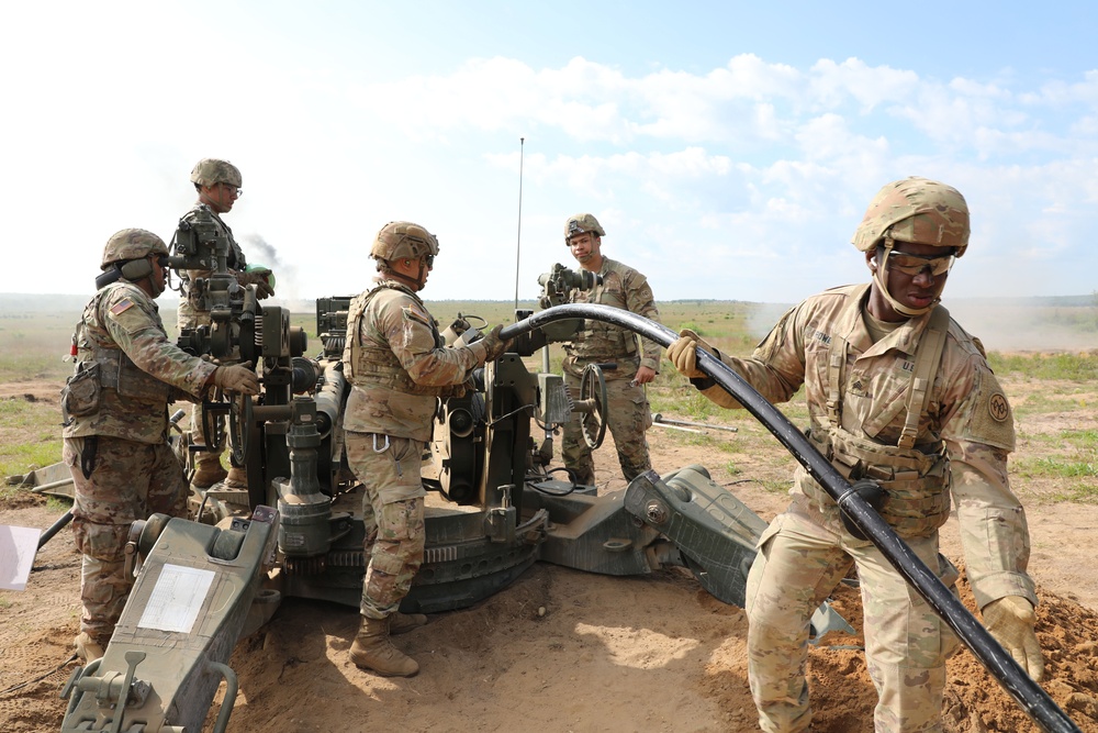 New York shoots Howitzers during Exercise Northern Strike 2023