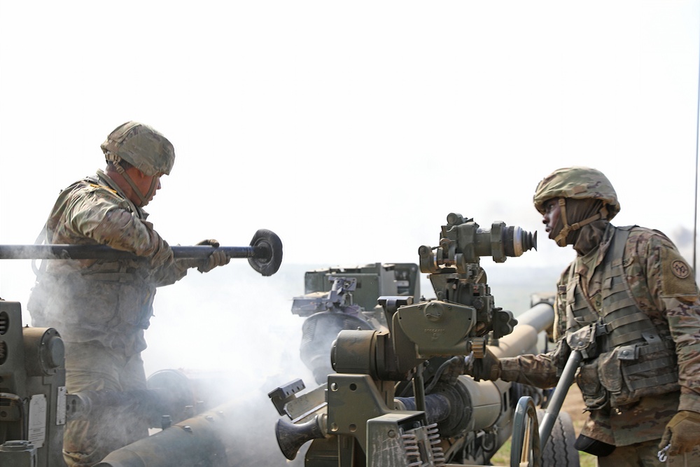 New York shoots Howitzers during Exercise Northern Strike 2023