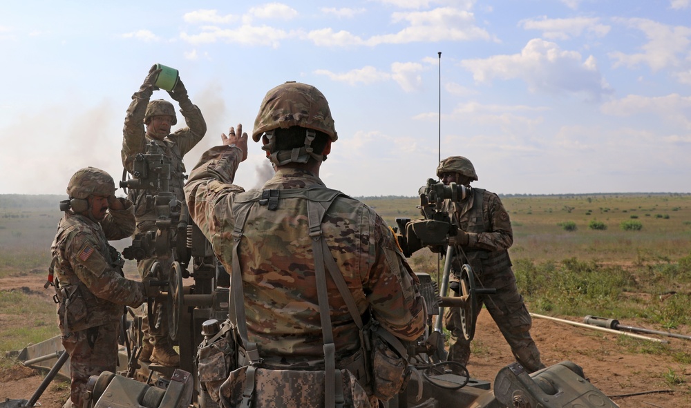 New York shoots Howitzers during Exercise Northern Strike 2023