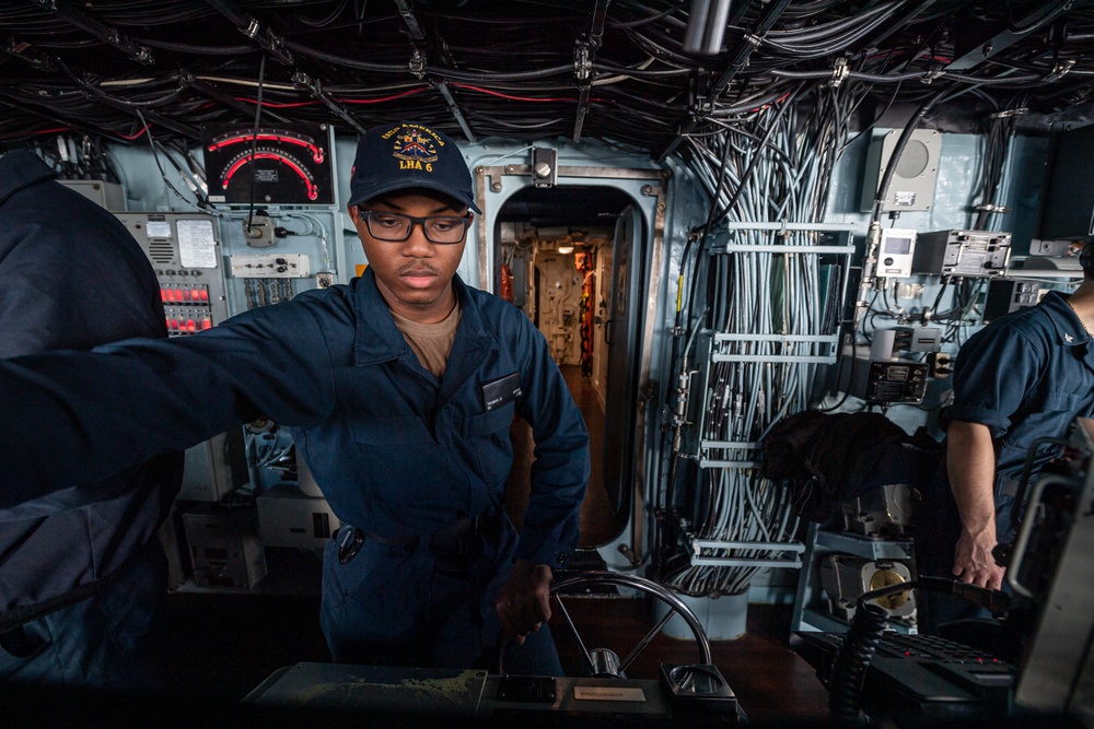 USS America Transits Solomon Sea To Aid Papua New Guinea