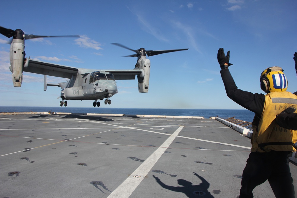 USS Mesa Verde Conducts Flight Operations