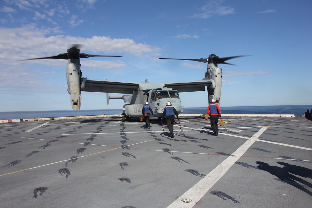 USS Mesa Verde Conducts Flight Operations