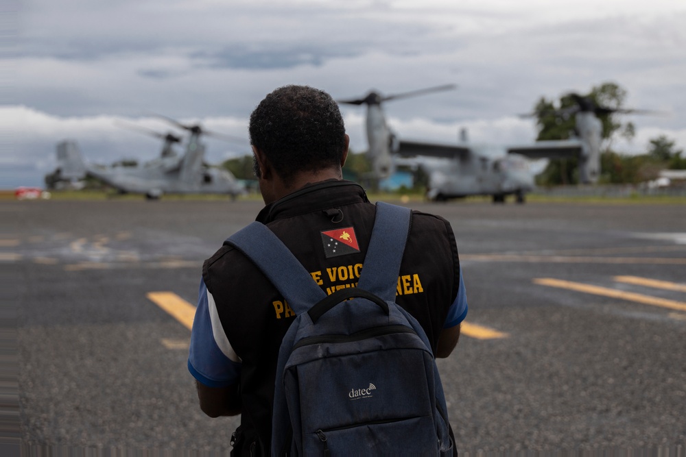 31st MEU Marines Aid Displaced Bougainville Villagers